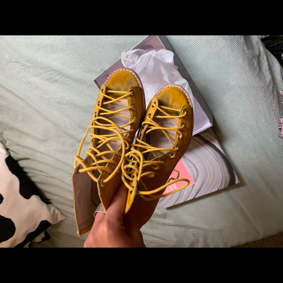 Jeffrey Campbell 5.5 beautiful yellow lace ups - Picture 6 of 6